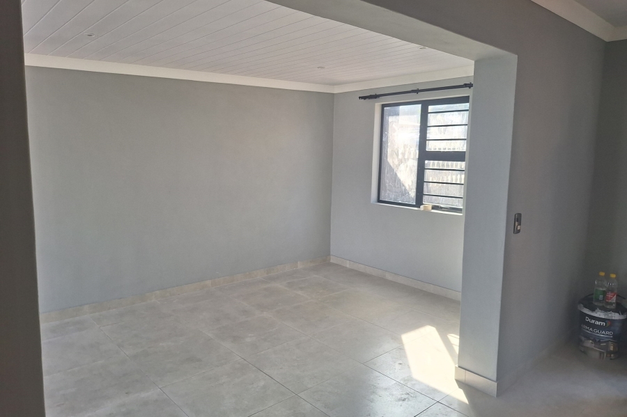 To Let 4 Bedroom Property for Rent in Protea Village Western Cape